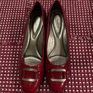 Women’s trotters flats